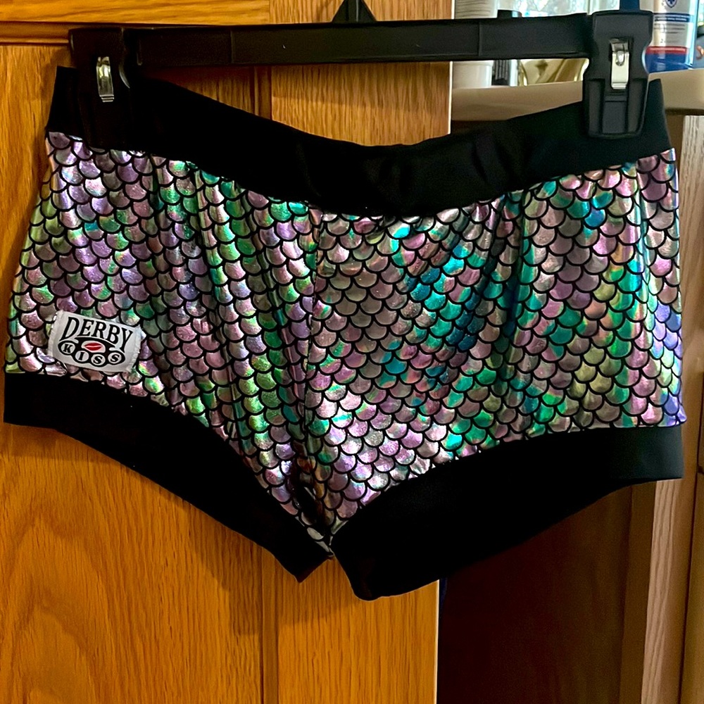 Derby kiss roller derby booty shorts small medium mermaid scales print